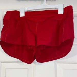 Lululemon Red hot, speedup 2.5’ shorts
